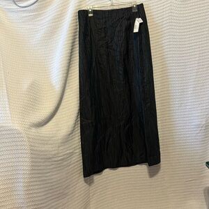 Hartly women’s brand new long black skirt size large